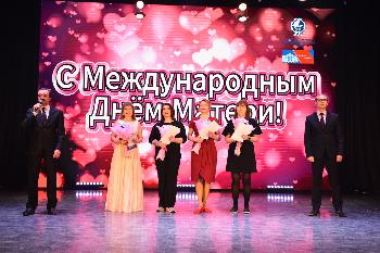 В ДК "Победа" прошел праздничный концерт ко Дню матери дла работников и ветеранов АО "Златмаш"