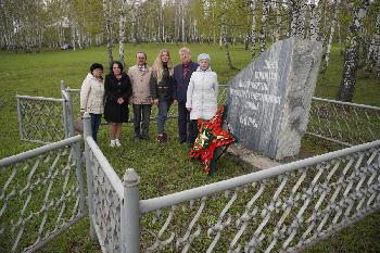 Представители АО «Златмаш» по традиции почтили память погибших в Великой Отечественной войне